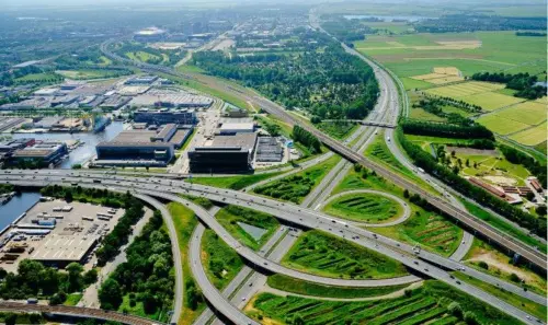 Luchtfoto knooppunt Amstel in kleur