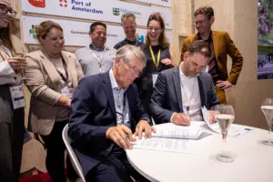 Ondertekening wethouder Frequin